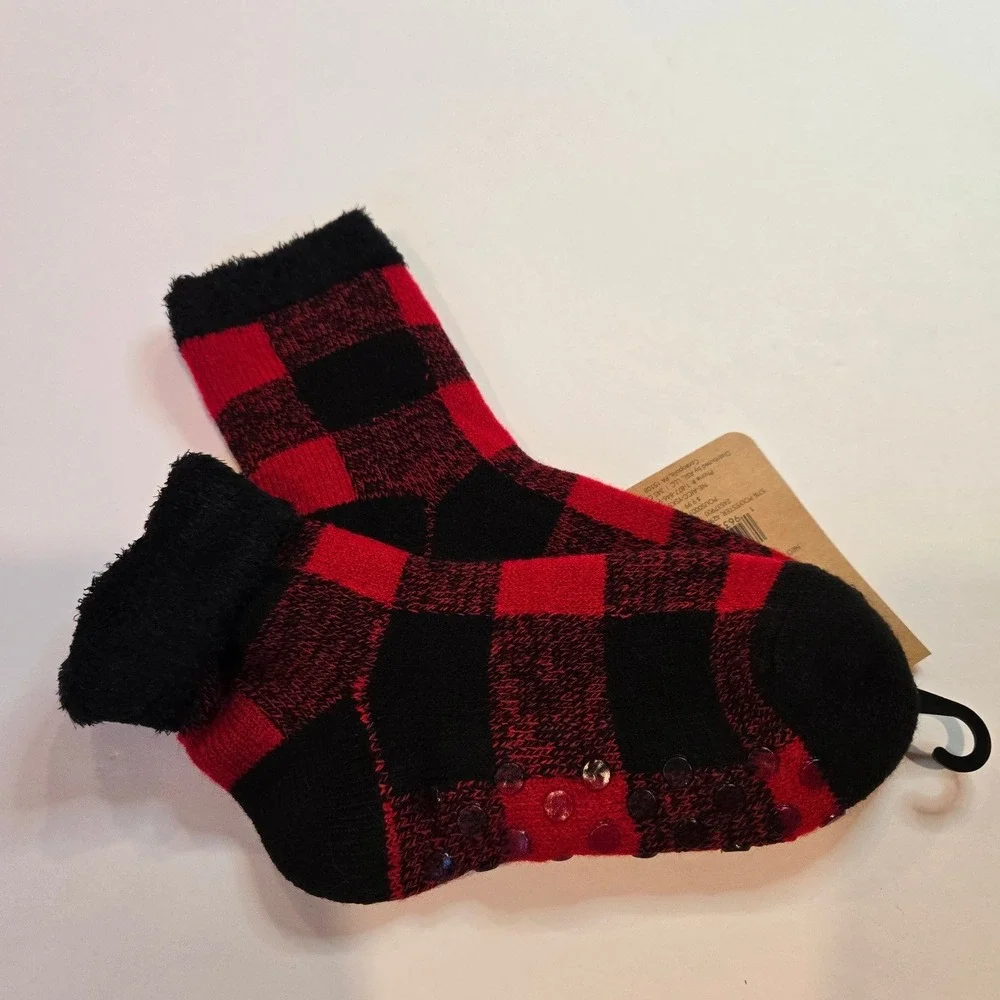 Northeast Outfitters Youth Cozy Cabin Buffalo‎ Plaid Crew Socks Grippers